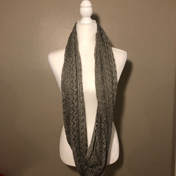 CHARLIE Paige infinity scarf gray with a shimmer - Picture 2 of 8